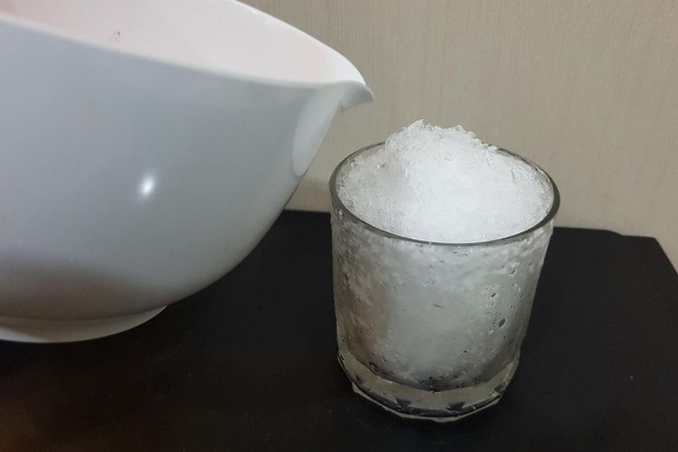 glace broyée dans un verre